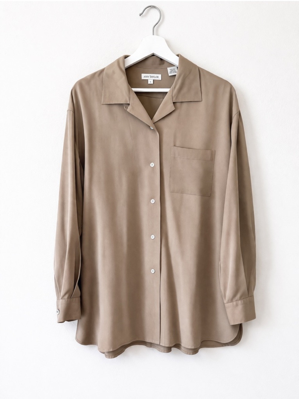 Ann Taylor 100% Silk Button-Up Blouse in Taupe Size L Classic Minimalistic